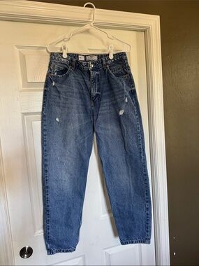 Zara Women's Relaxed Blue Distressed Jeans
